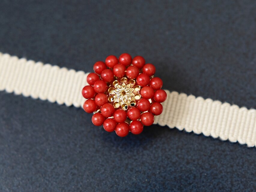 【帯留め】アンティークレトロなお花・赤珊瑚　還暦祝いや母の日にも人気