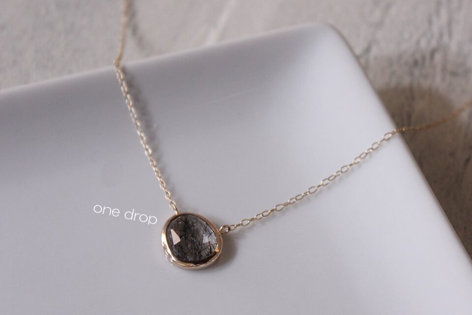 サゲニティッククォーツのペンダント