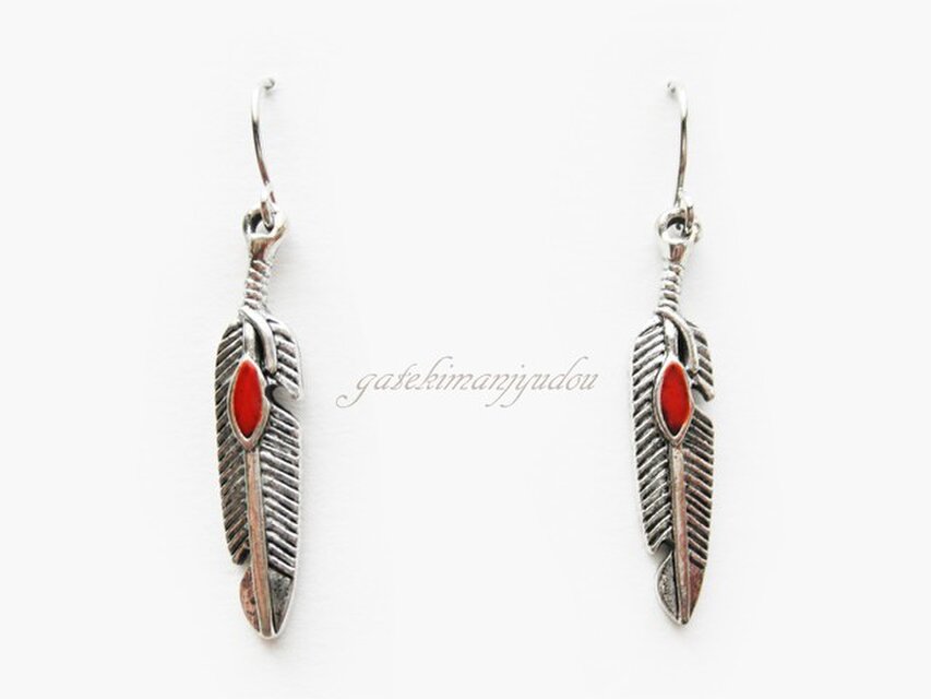 フェザーフックピアス/レッド【イヤリング等変更可】