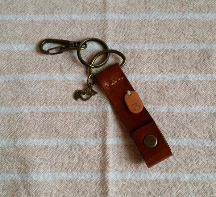 革　キーホルダー『小鳥と3』