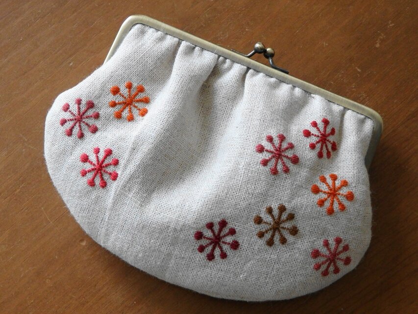 [ 再販 ] 種まき人のガマ口　こぎん刺し・赤系グラデーション