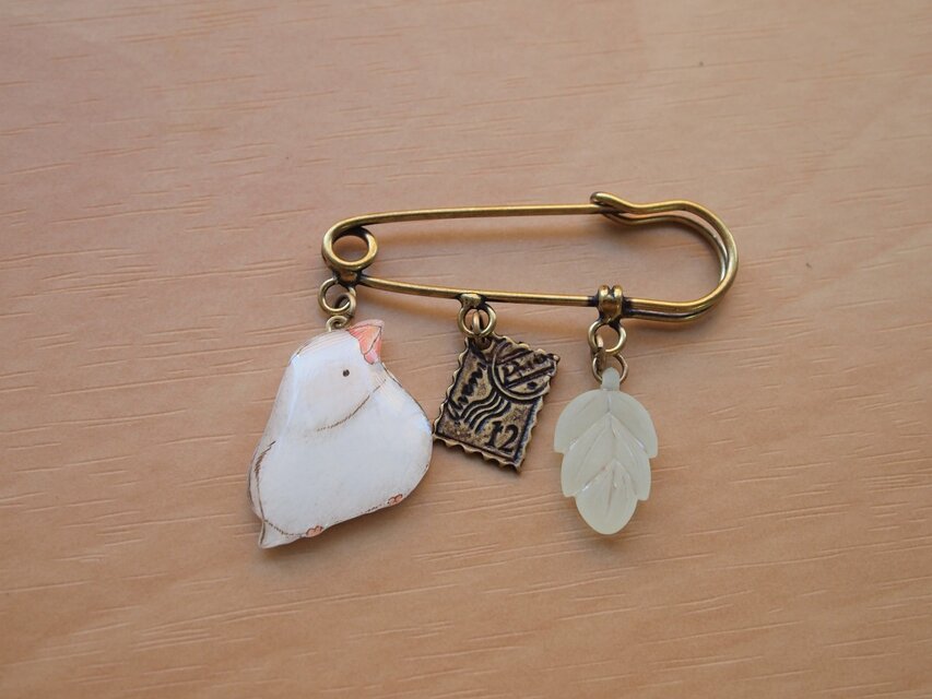 プラバンブローチ＊白文鳥と木の葉