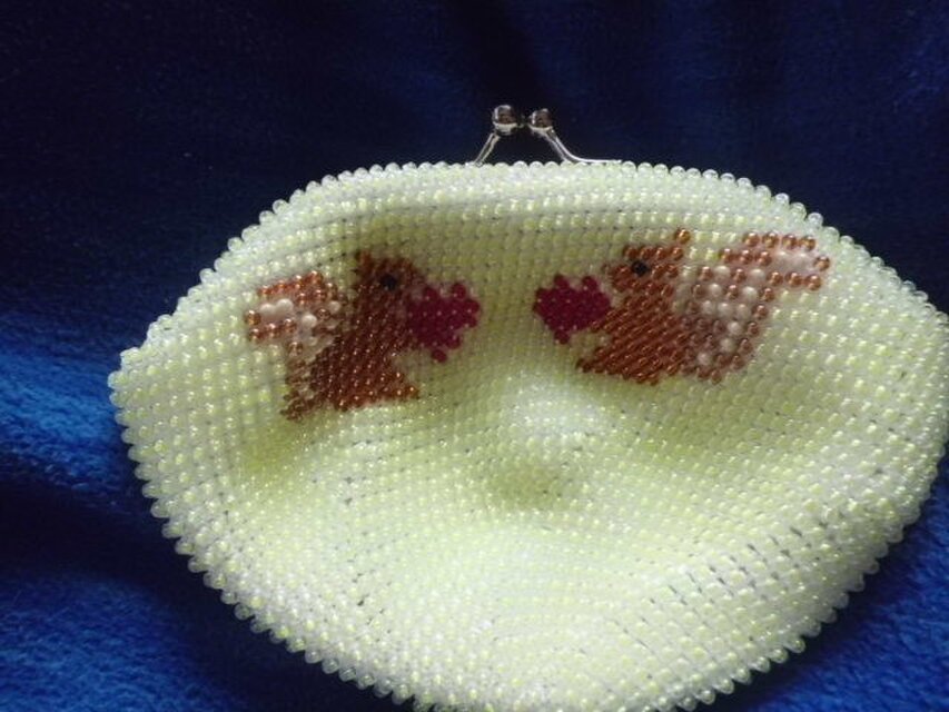 【送料無料】<再出品＞ビーズ編みがま口財布　りす柄