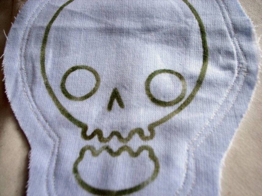 ガイコツの鍋しき