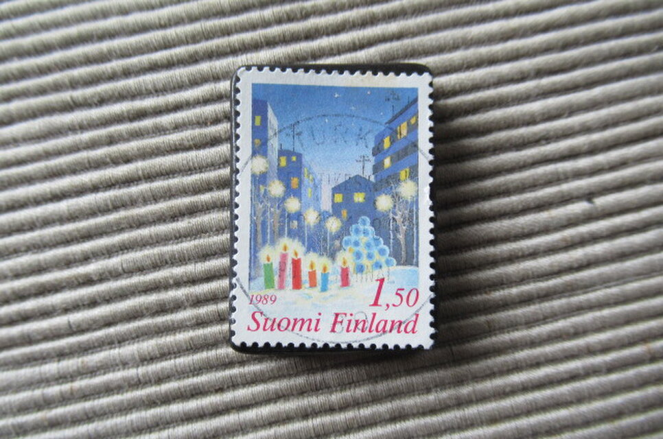 アップサイクル　フィンランド　クリスマス切手ブローチ162