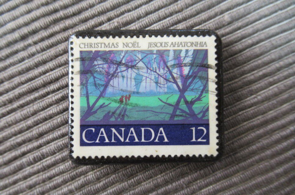 ★★アップサイクル　クリスマス切手ブローチ209