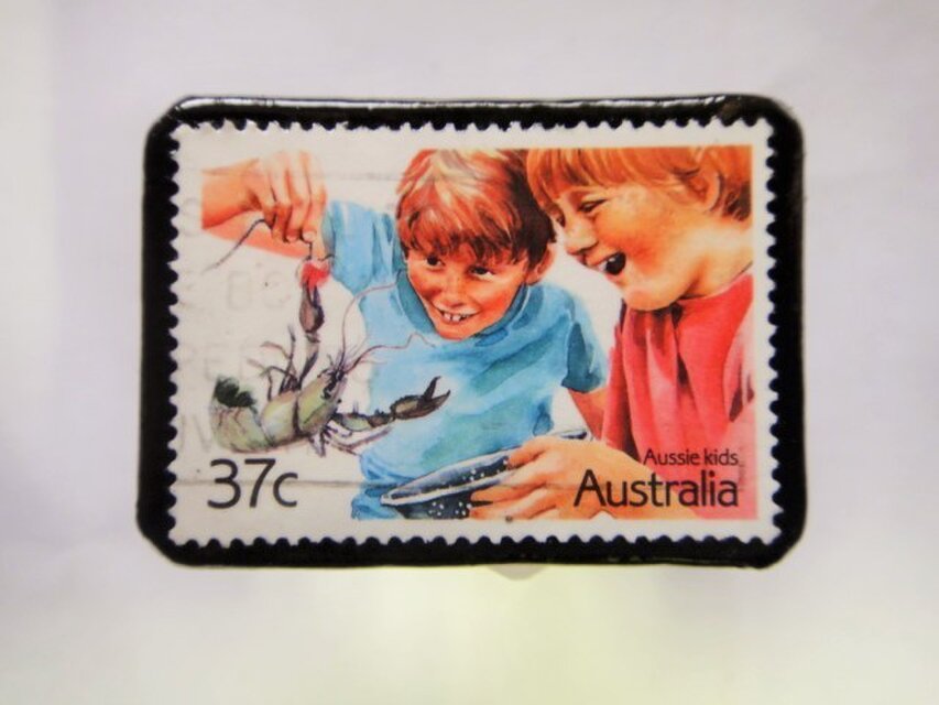 アップサイクル　クリスマス切手ブローチ273