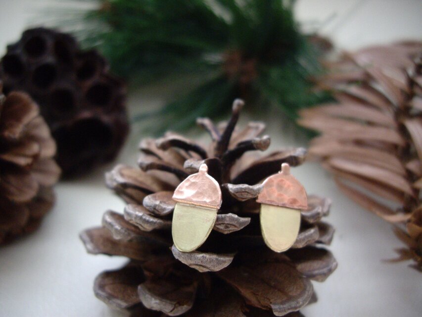 【受注生産】どんぐりコロコロ　小さなスタッドピアス　真鍮　コパー（銅）　