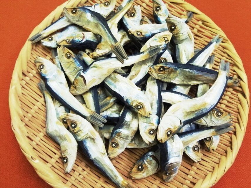 木彫りの「煮干し」ジャンボ盛り