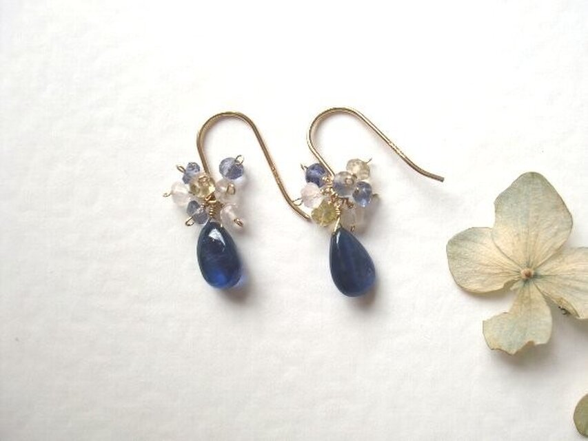 カイヤナイトのピアス