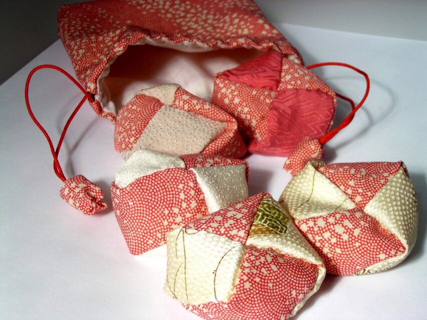 和布の美人お手玉　共布巾着付き