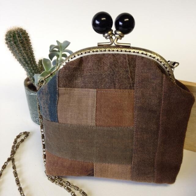 #６１　柿渋染め　がま口ショルダー