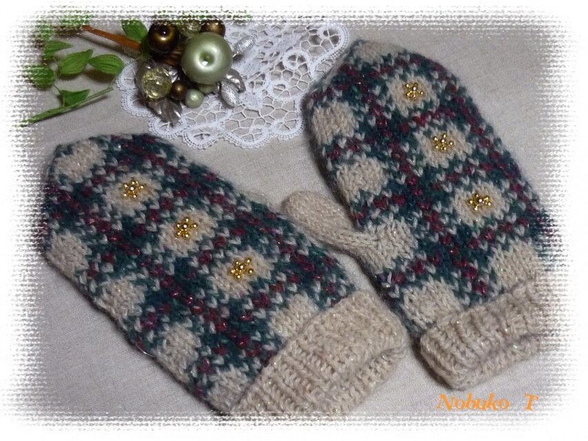 ビーズがきらきら！クリスマスカラーのミトン