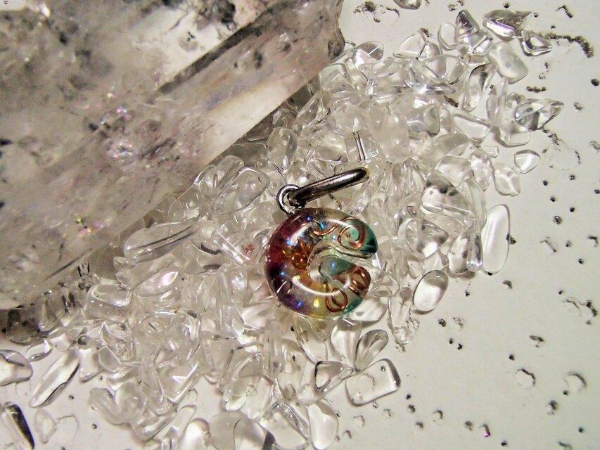 オルゴナイト/ぷっくり虹色イニシャル/Ｇ