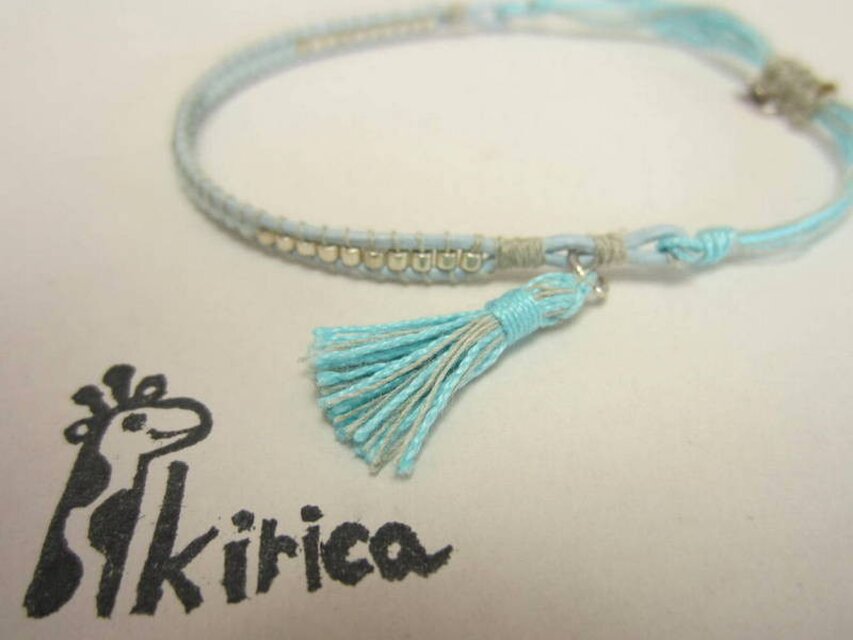 静電タッセルの華奢なブレスレット