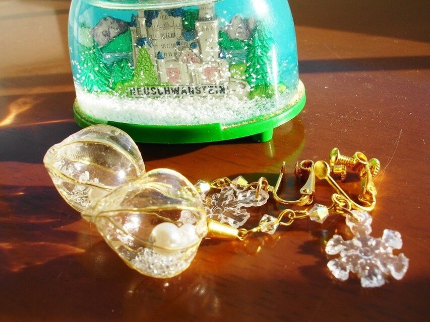 スノードームみたい（雪だるまのイヤリング）