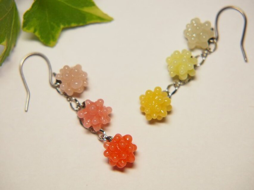 こんぺいとう３連ピアス　オレンジ系×黄色系