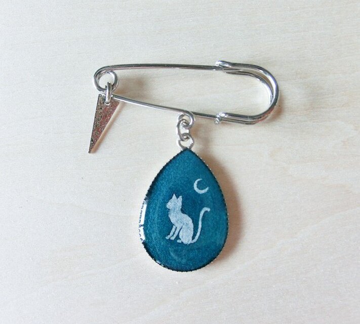 ピンブローチ069/ 三日月ネコ