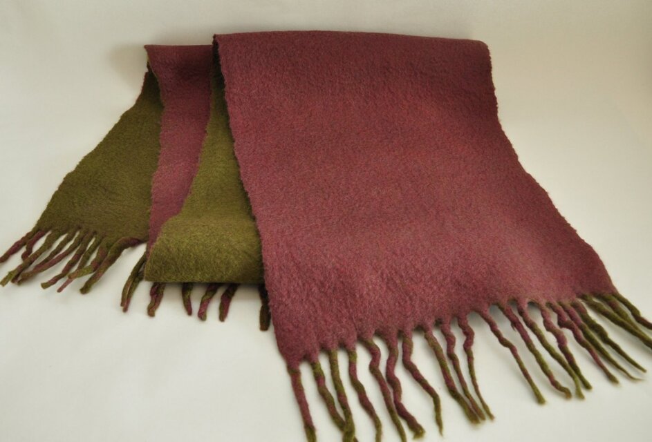 羊毛フェルトのマフラー