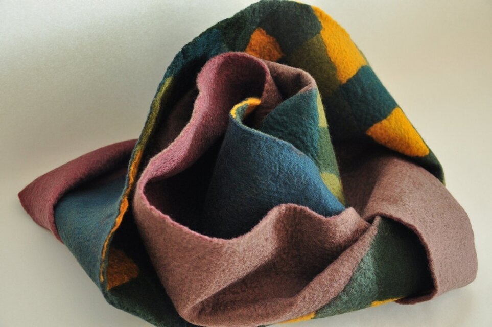 羊毛フェルトのスヌード