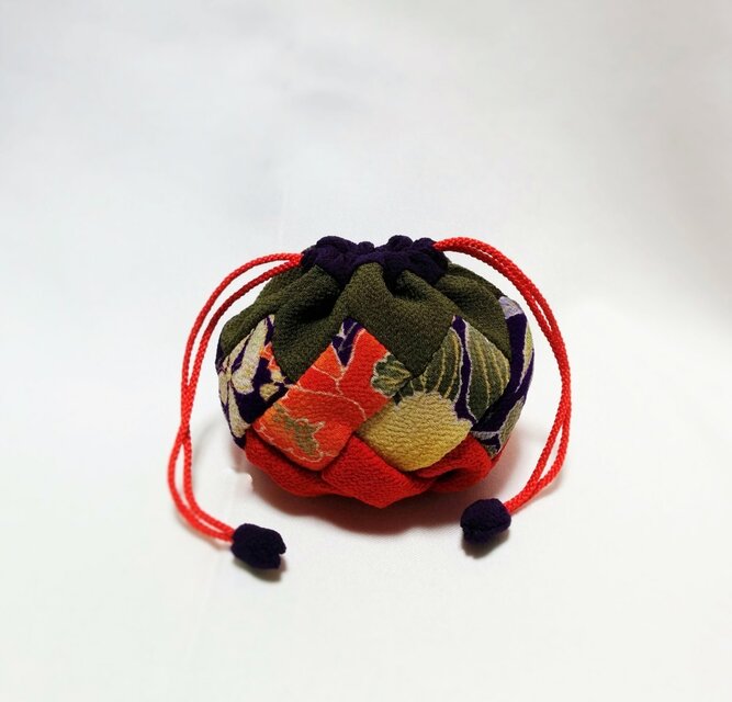 古布ちりめんのねじり巾着袋 | iichi 日々の暮らしを心地よくする