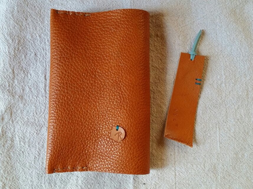 ヌメ革　ブックカバー『R』