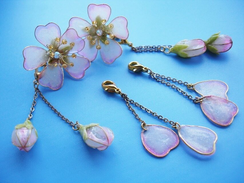 着替えるイヤリング（さくら）