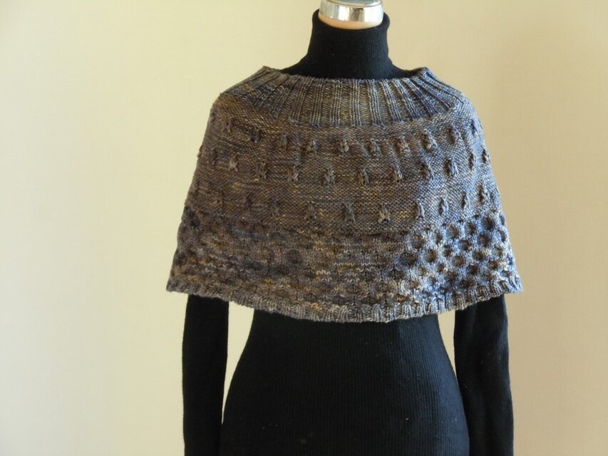 ハニカム模様のケープ