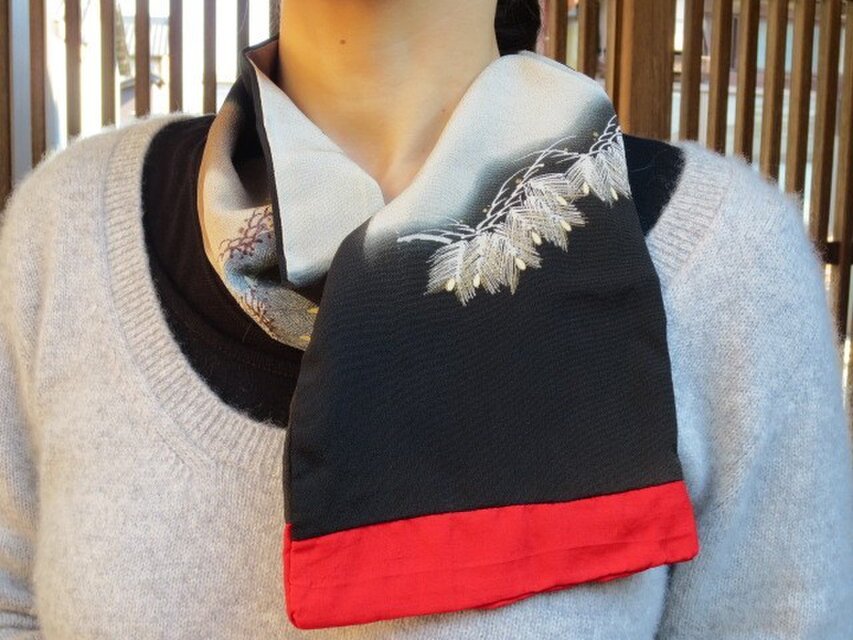 着物リメイク☆古～い留袖に赤ポイントでミニストール♪お着物にも