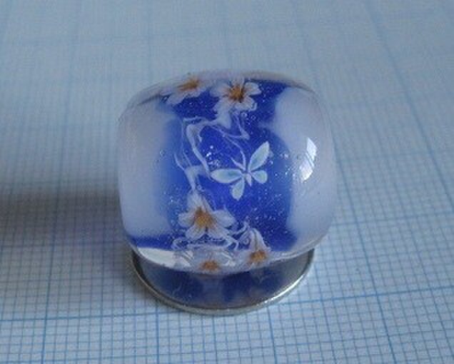 とんぼ玉　桜と蝶