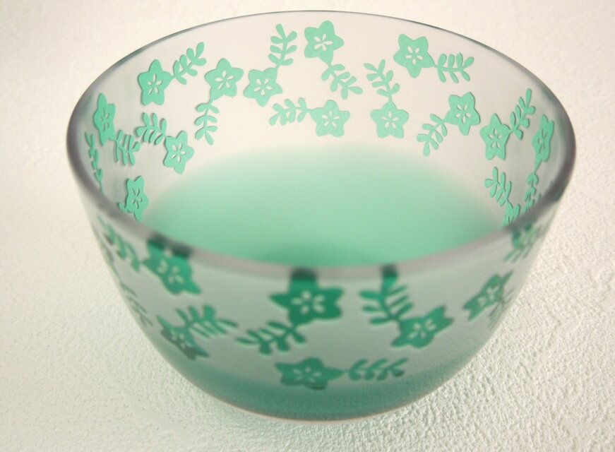 コロンと可愛い緑のお猪口