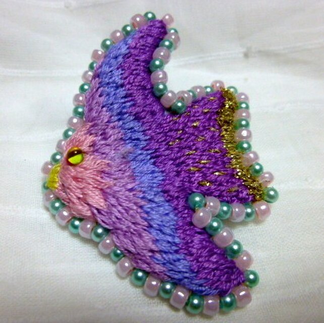 むらさきとりのブローチ