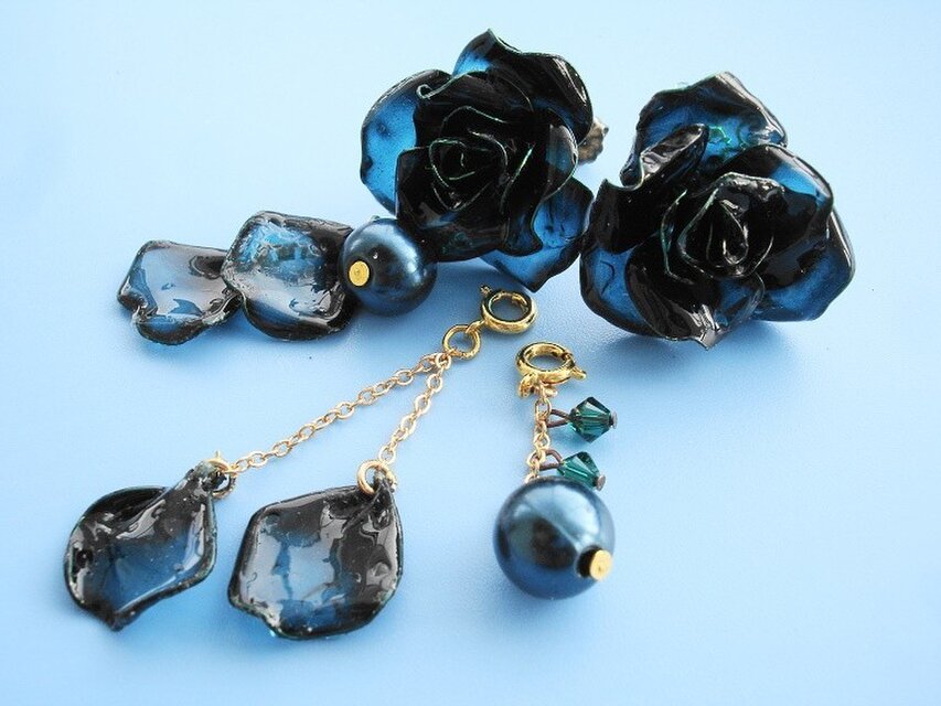 着替えるピアス（エメラルドローズ）