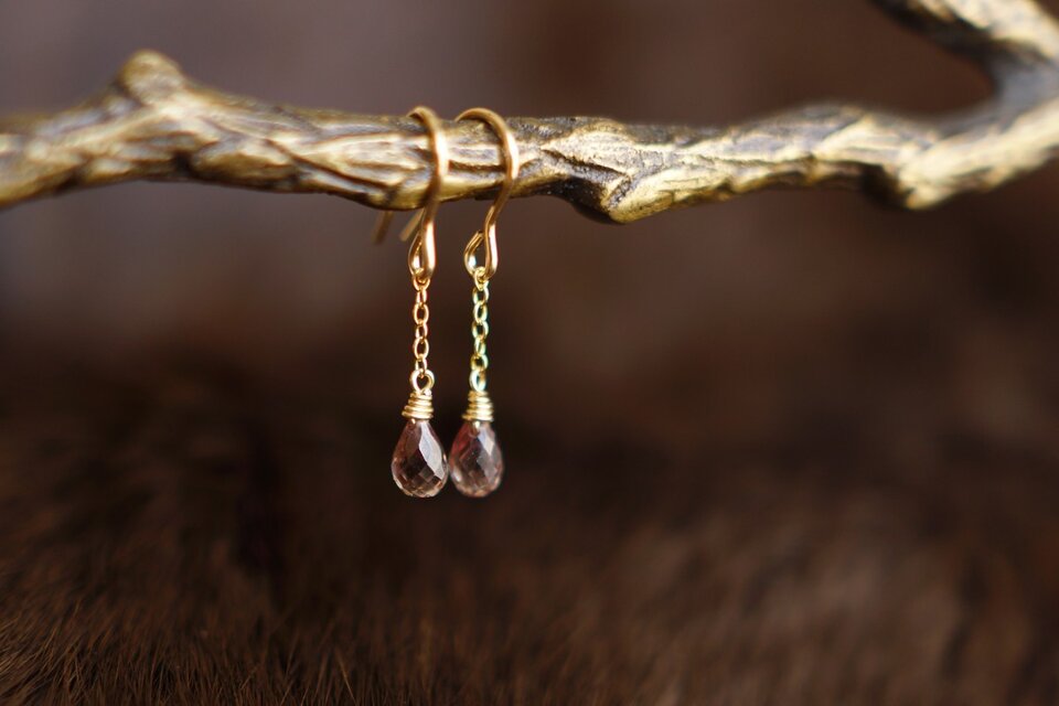 カラーチェンジガーネットゆらりnano-bit フックピアス２ K14GF