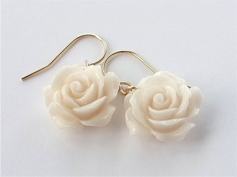 14kgf 薔薇のピアス