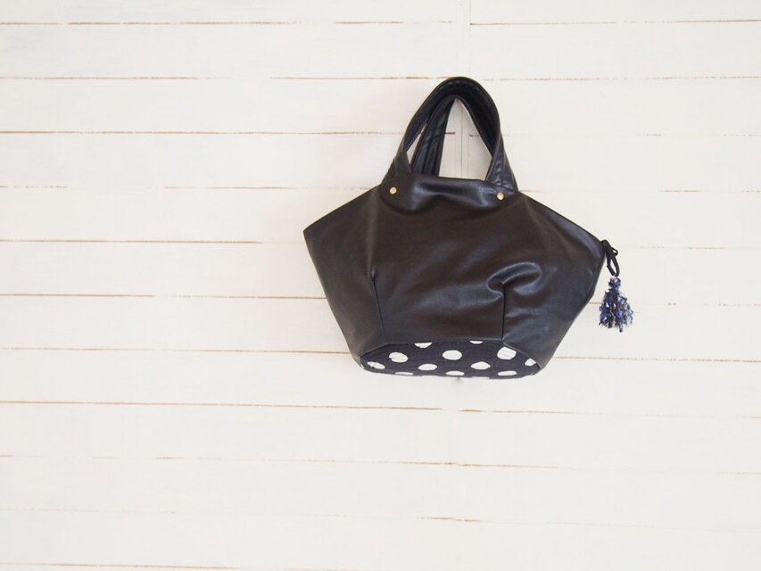 フェイクレザー×ドット×デニムリバーシブルハンドバッグ