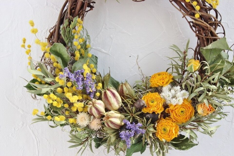 ミモザとゆずてまりのリース | iichi 日々の暮らしを心地よくする