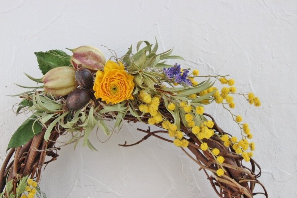 ミモザとゆずてまりのリース | iichi 日々の暮らしを心地よくする