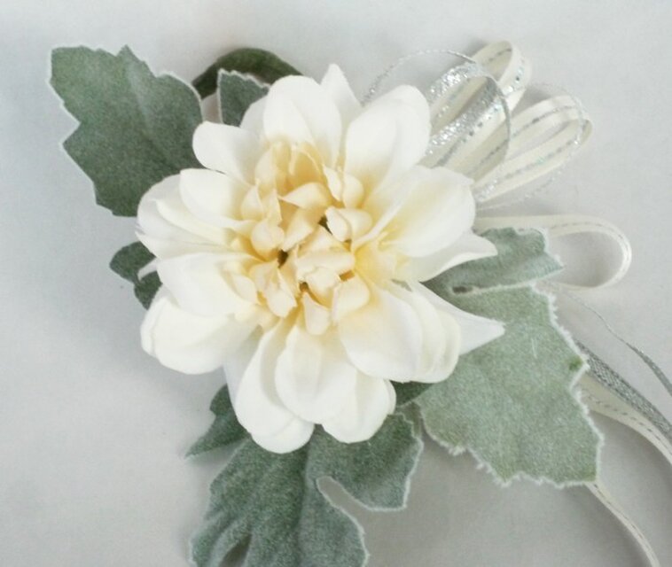 ダリアのコサージュ ホワイトS