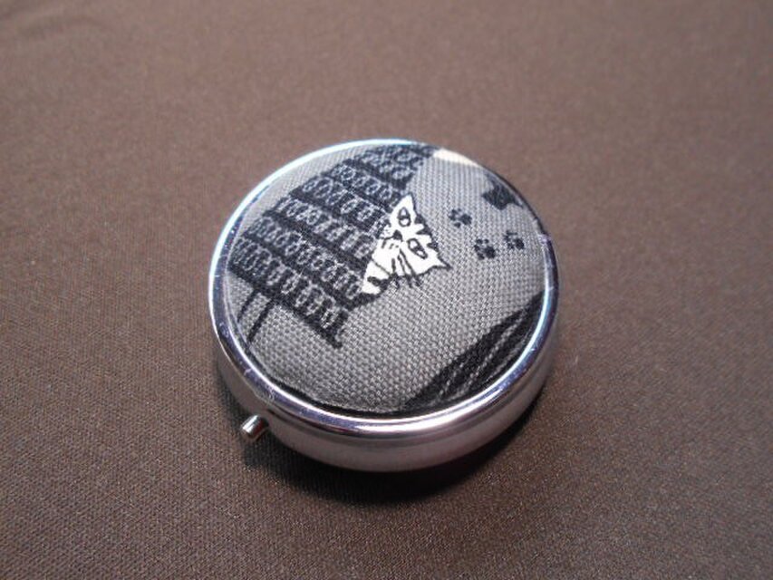 ピルケース*小物入れ*かくれんぼ猫（グレー）