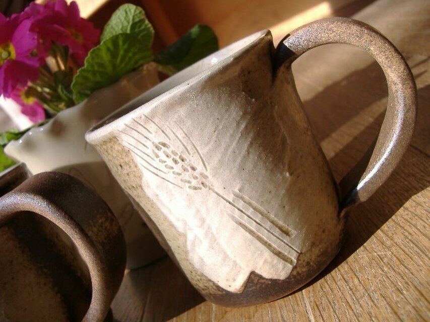 麦穂文様マグカップ