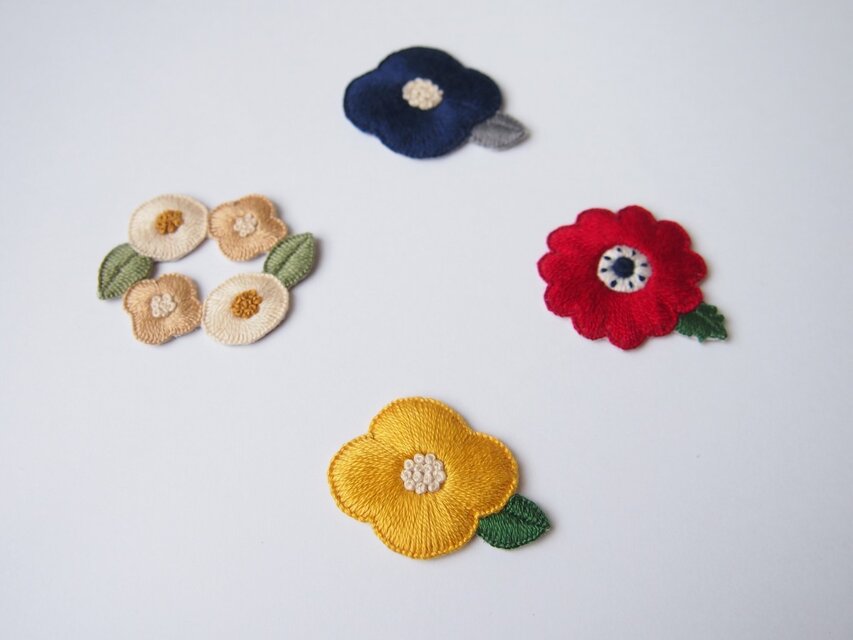 格安通販476.お花の刺繍ブローチ✴︎受注製作 コサージュ/ブローチ