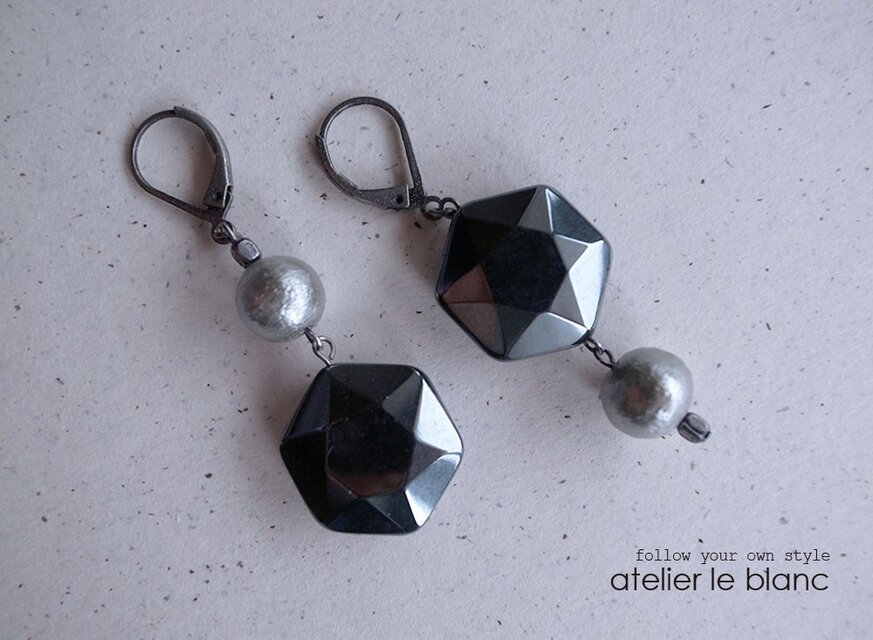 ザ・エッジ～ヘマタイトとグレーコットンパールのピアス～