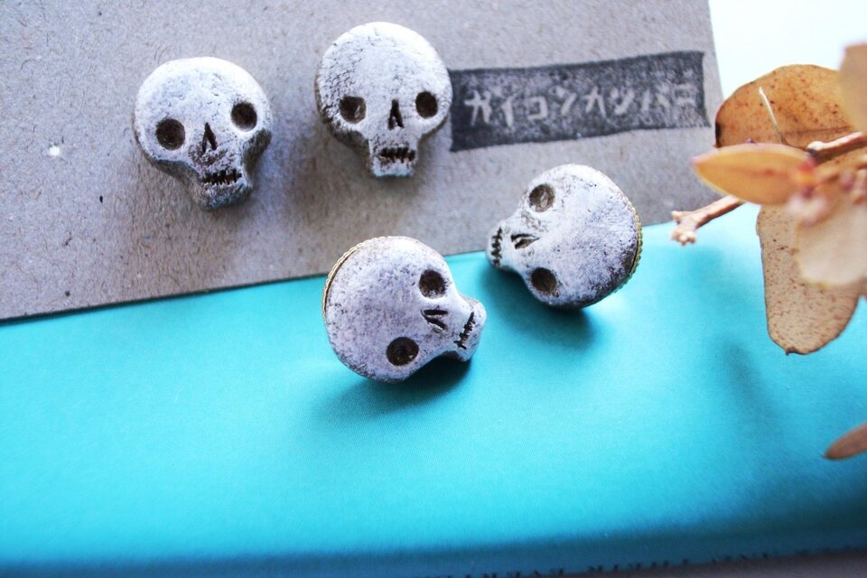 4つのガイコツ画鋲（A