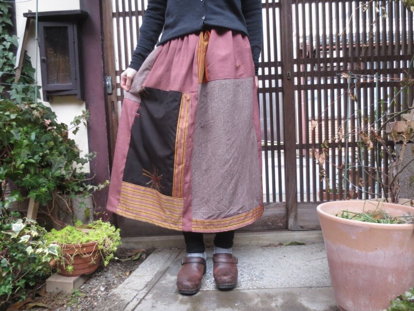 着物リメイク？ぽくない面白パッチの紬地スカート☆大胆で上品な大人の8４㎝丈