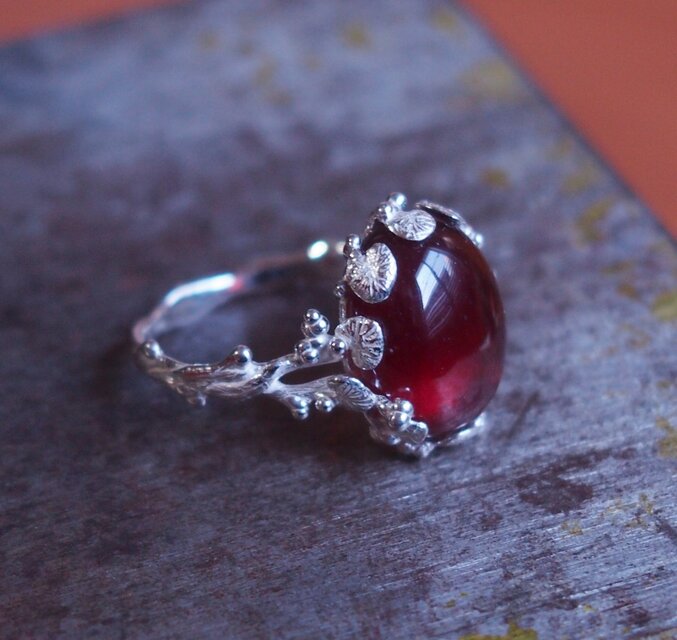 ＊ご予約＊大きなガーネットとベリーのリング　