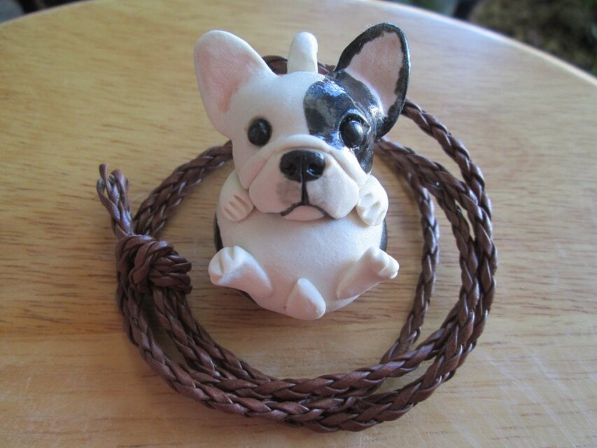 まるまる仰向けペンダント（フレンチブルドッグ）