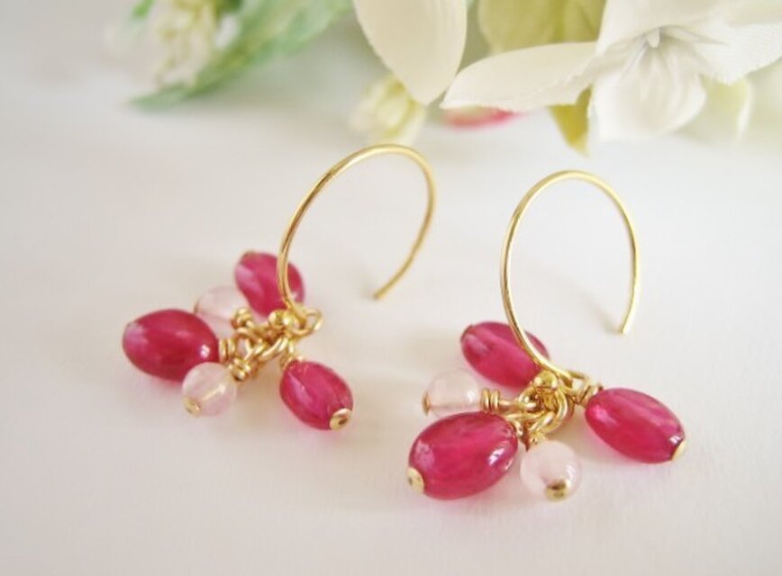 【14kgf】ルビーとローズクウォーツのふさふさピアス