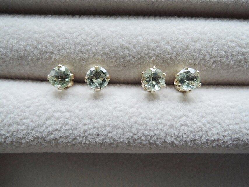 『jtmaruさまご検討中の作品』グリーンアメジスト　5㎜ルース　14kgfピアス　4本爪タイプと6本爪タイプ（862）