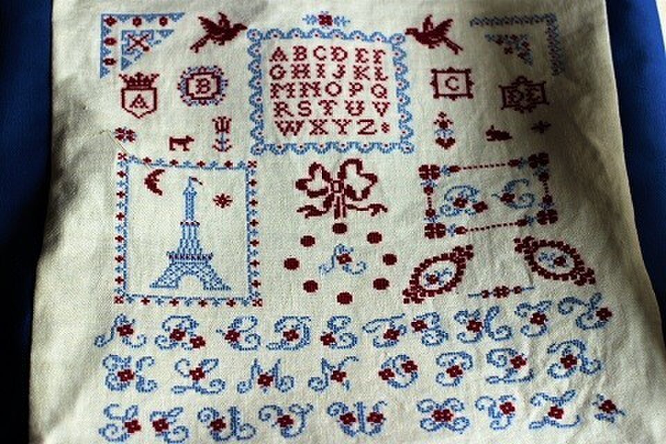 サンプラー図案のトートバッグ